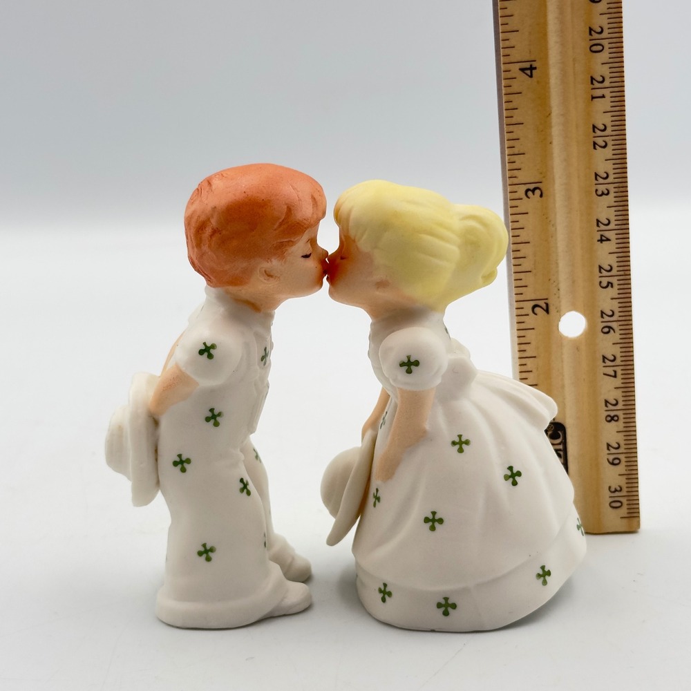 Vintage Schmid Japan Kissing Boy and Girl Porcelain Figurines Clover Pattern - Picture 6 of 8